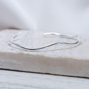 BRACELETE ONDULADO MÉDIO BANHO PRATA