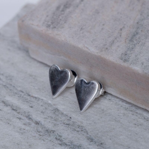 BRINCO CORAÇÃO LISO PONTEAGUDO BANHO PRATA