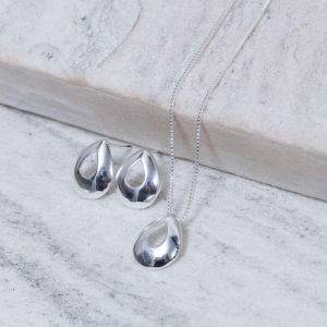 CONJUNTO GOTINHA VAZADA BANHO PRATA