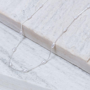 COLAR LONGO PÉROLAS OVAIS BANHO PRATA