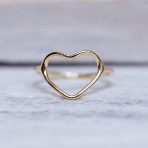 ANEL CORAÇÃO FINO LISO BANHO 18K