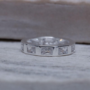 ANEL QUADRADOS COM PEDRAS CRISTAIS BANHO PRATA