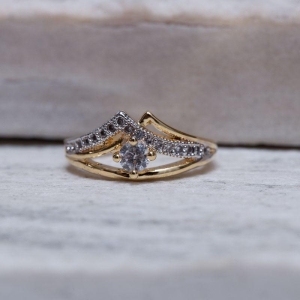 ANEL SOLITÁRIO COM CANETA RÓDIO BRANCO BANHO OURO 18K