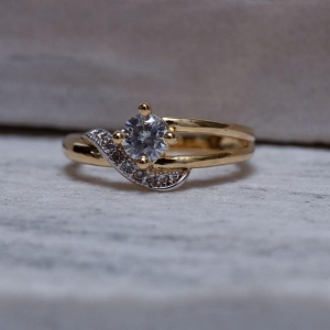 ANEL SOLITÁRIO COM CANETA RÓDIO BRANCO BANHO OURO 18K