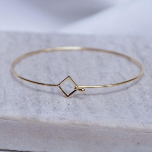 BRACELE FINO COM FECHO LOSANGO BANHO OURO 18K