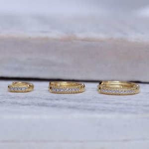 BRINCO ARGOLA G 1 FILEIRA CRAVEJADA BANHO OURO 18K