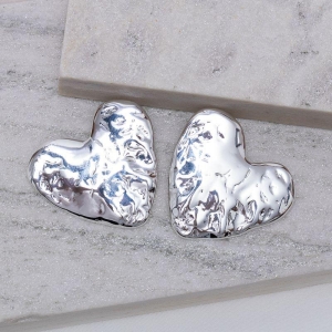 BRINCO CORAÇÃO MARTELADO BANHO PRATA