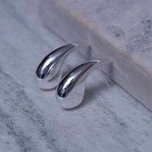 BRINCO GOTA FINA LISA BANHO PRATA