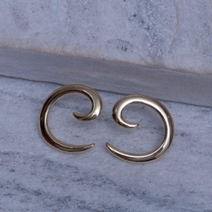 BRINCO ORGÂNICO MOANA BANHO OURO 18K