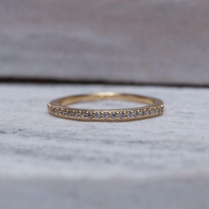 ANEL APARADOR ÚNICO FINO CRAVEJADO BANHO OURO 18K