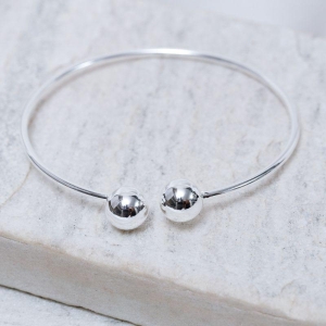 BRACELETE LISO COM ESFERAS BANHO PRATA