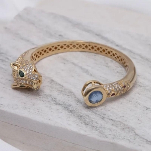 BRACELETE TIGRE COM ZIRCÔNIAS E PEDRA AZUL BANHO OURO 18K