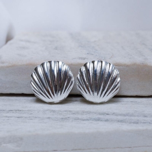 BRINCO CONCHA LISA BANHO PRATA