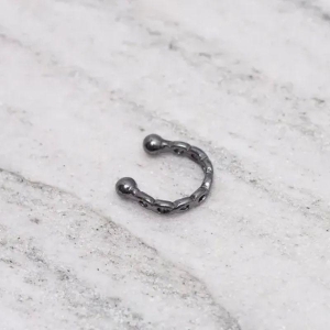 BRINCO FAKE ARGOLA TRABALHADA P BANHO RÓDIO NEGRO