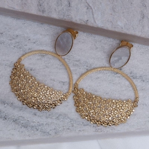 BRINCO MADRE PÉROLA ARTICULADO BANHO OURO 18K