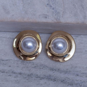 BRINCO ORGÂNICO CLÁSSICO COM PÉROLA BANHO OURO 18K