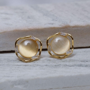 BRINCO ORGÂNICO COM PEDRA ÂMBAR BANHO OURO 18K