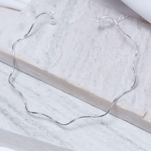 COLAR ARO ONDULADO FINO BANHO PRATA