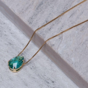 COLAR GOTA COM PEDRA VERDE TIFANNY BANHO OURO 18K