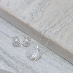 CONJUNTO REDONDO CRAVEJADO COM ZIRCÔNIAS BANHO PRATA