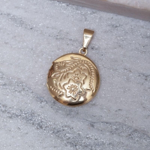 PINGENTE RELICÁRIO REDONDO TRABALHADO BANHO OURO 18K