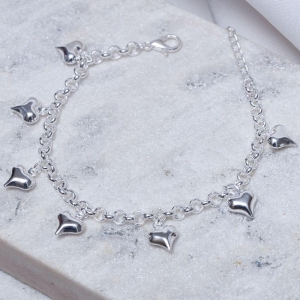 PULSEIRA ELO PORTUGUÊS COM PINGENTES CORAÇÃO BANHO PRATA