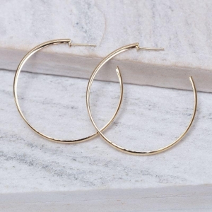 BRINCO ARGOLA ACHATADA BANHO OURO 18K