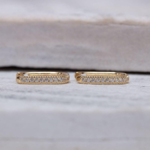 BRINCO ARGOLA OVAL CRAVEJADA M BANHO OURO 18K