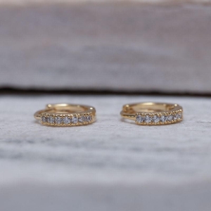 BRINCO ARGOLA P COM ZIRCÔNIAS BANHO OURO 18K