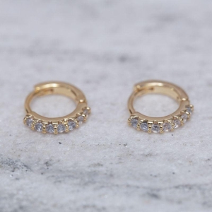 BRINCO ARGOLA PP COM ZIRCÔNIAS BANHO OURO 18K