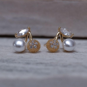 BRINCO CHERRY COM PÉROLA BANHO OURO 18K