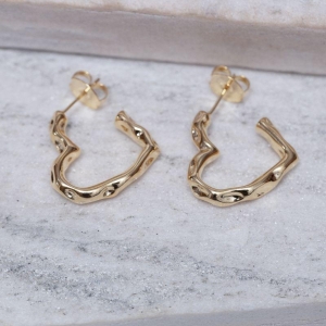 BRINCO CORAÇÃO ORGÂNICO BANHO OURO 18K