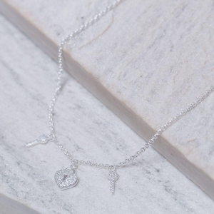 CHOKER CORAÇÃO CADEADO E CHAVE BANHO PRATA