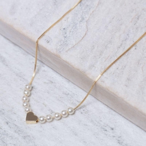 CHOKER PÉROLAS COM CORAÇÃO LISO BANHO OURO 18K