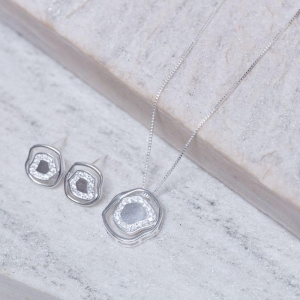 CONJUNTO ORGÂNICO COM ZIRCÔNIAS BANHO PRATA