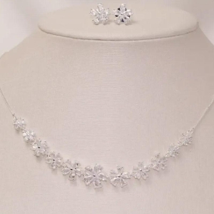 CONJUNTO FLOR COM PEDRAS CRISTAIS BANHO PRATA
