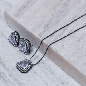 CONJUNTO TRAPÉZIO COM CRISTAIS BANHO RÓDIO NEGRO
