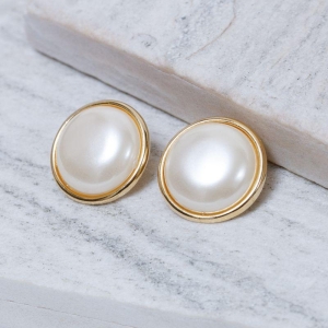 BRINCO FLOR DE BEGÓNIA COM PÉROLA BANHO OURO 18K