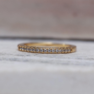 ANEL FINO CRISTAL DETALHADO CT BANHO OURO 18K