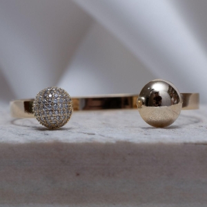 BRACELETE BOLA LISA E CRAVEJADA BANHO OURO 18K
