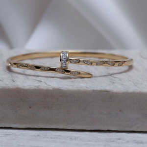 BRACELETE PREGO CRAVEJADO CRISTAL BANHO OURO 18K