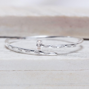 BRACELETE PREGO CRAVEJADO CRISTAL BANHO PRATA