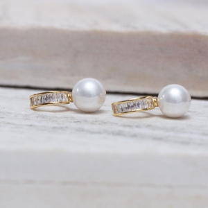 BRINCO ARGOLA COM PÉROLA BANHO OURO 18K