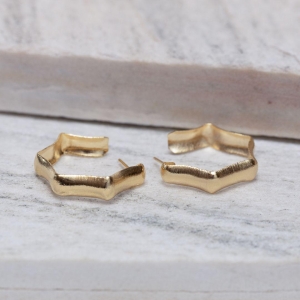 BRINCO ARGOLA ESTRELA FOSCA P BANHO OURO 18K