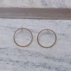 BRINCO CÍRCULO FINO VAZADO BANHO OURO 18K