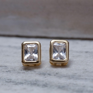 BRINCO RETÂNGULO COM PEDRA CRISTAL BANHO OURO 18K