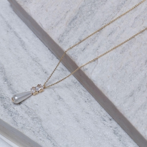 COLAR DELICADO COM GOTA PÉROLA BANHO OURO 18K