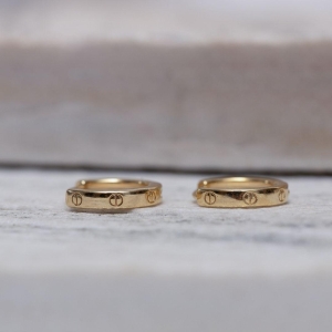 BRINCO ARGOLINHA CARTIER M BANHO OURO 18K