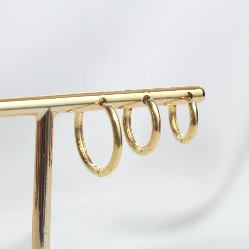 BRINCO ARGOLA FINA LISA P BANHO OURO 18K