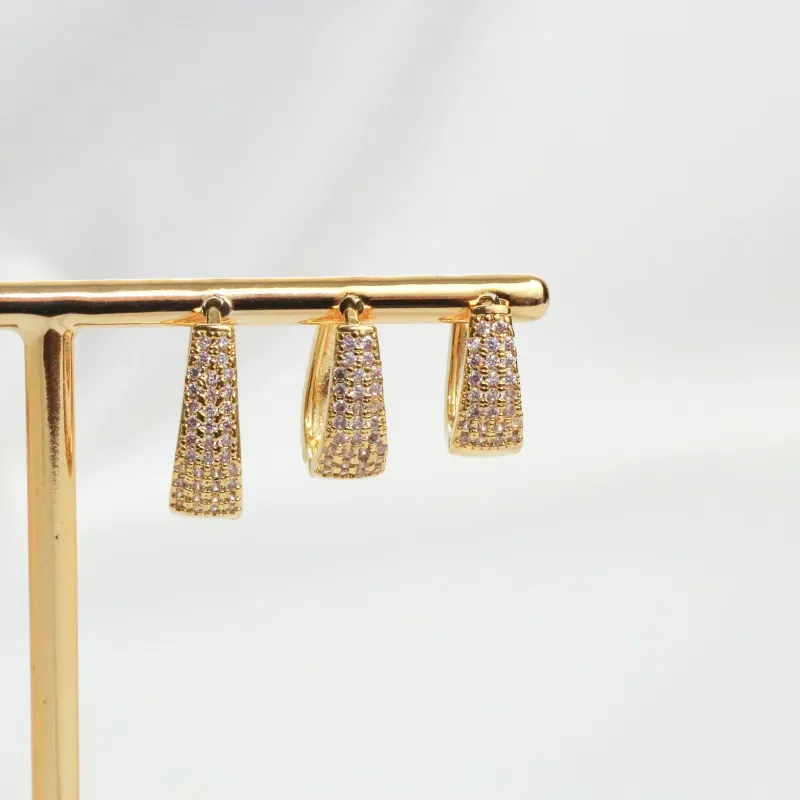 BRINCO ARGOLA OVAL ZIRCÔNIA CRISTAL TRIO G BANHO OURO 18K